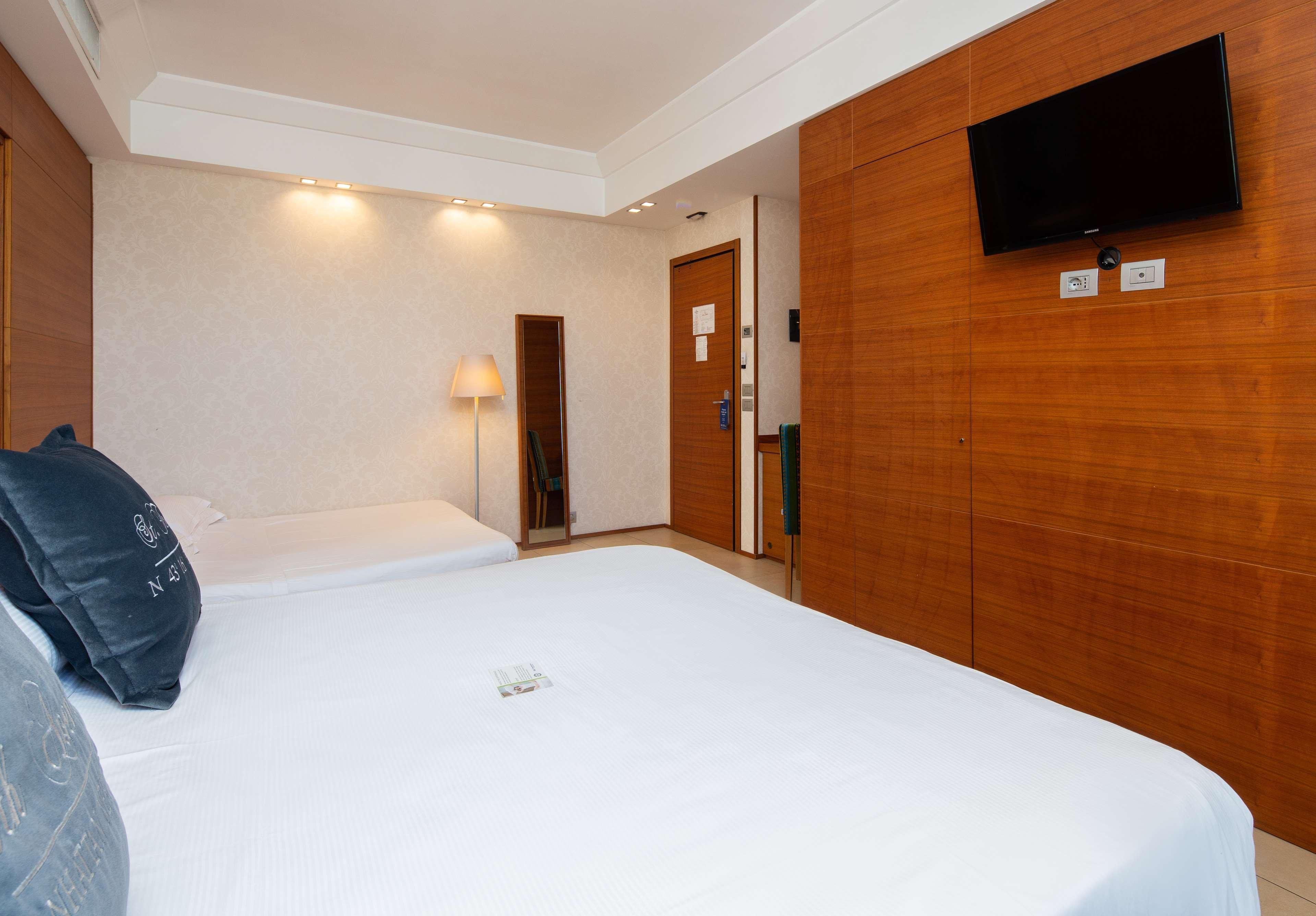 Best Western Maison B Hotel Римини Экстерьер фото