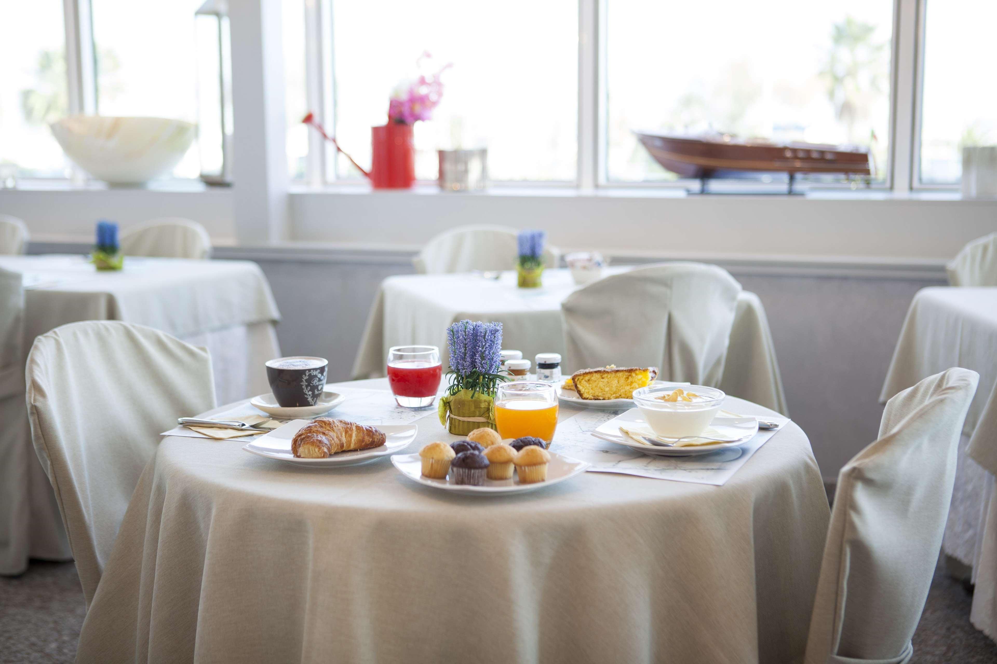Best Western Maison B Hotel Римини Ресторан фото