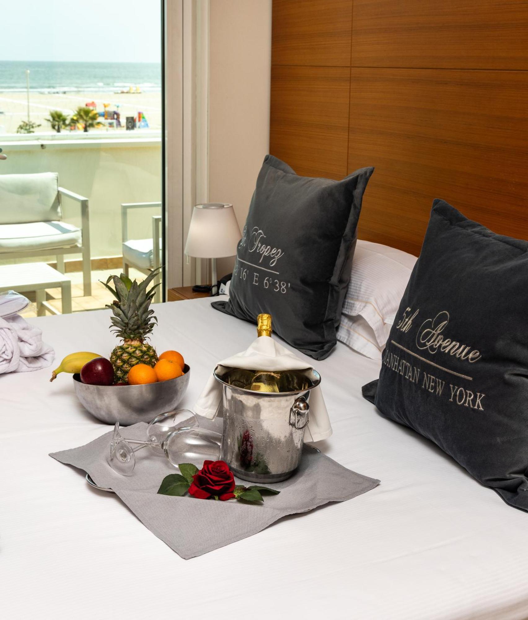 Best Western Maison B Hotel Римини Экстерьер фото