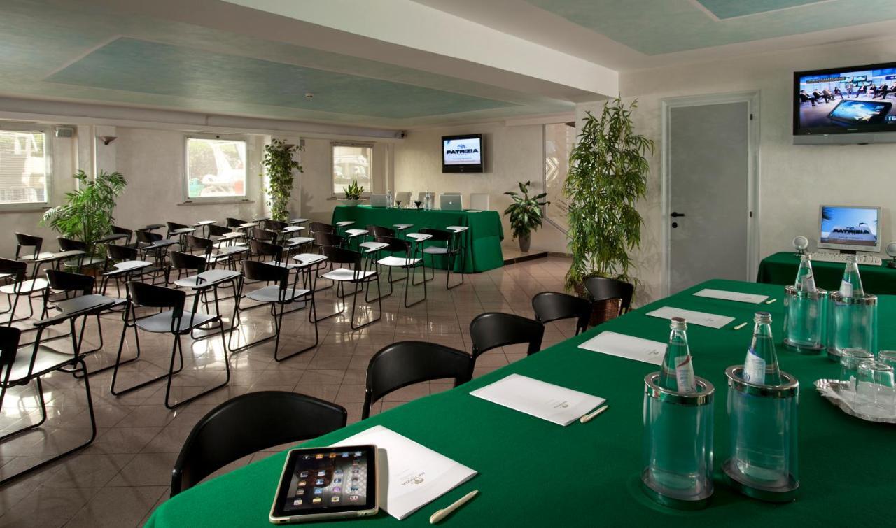 Best Western Maison B Hotel Римини Экстерьер фото
